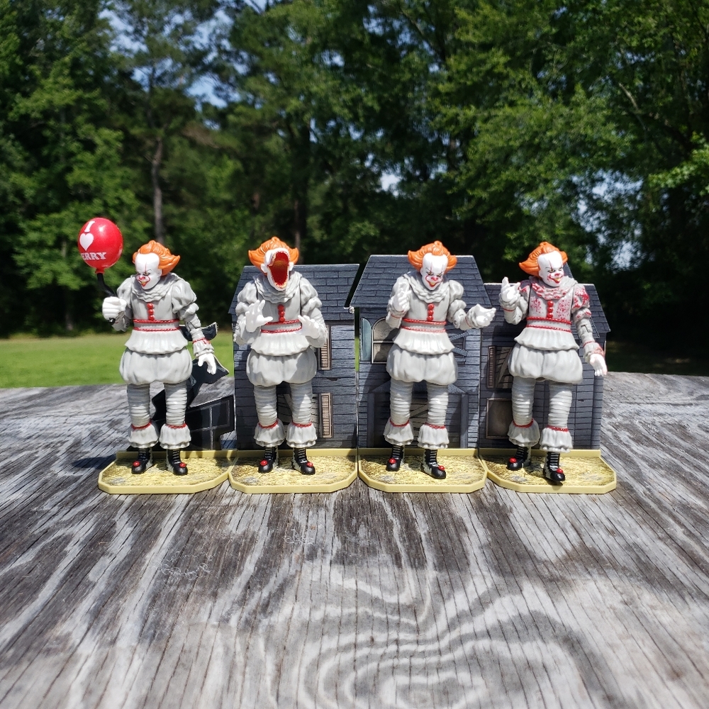 SOLD! Phat Mojo It Chapter 2 'Well House' Pennywise Four Count of Statue Figures